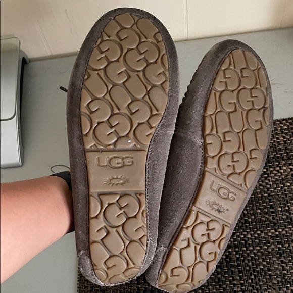 WOMEN'S UGG DAKOTA – COZY SUEDE MOCCASIN WITH WOOL LINING - Picture 5 of 6